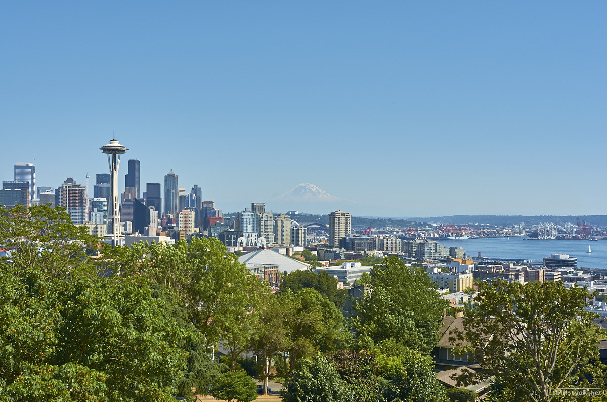 A view from Kerry Park with Mt. Rainier in the background