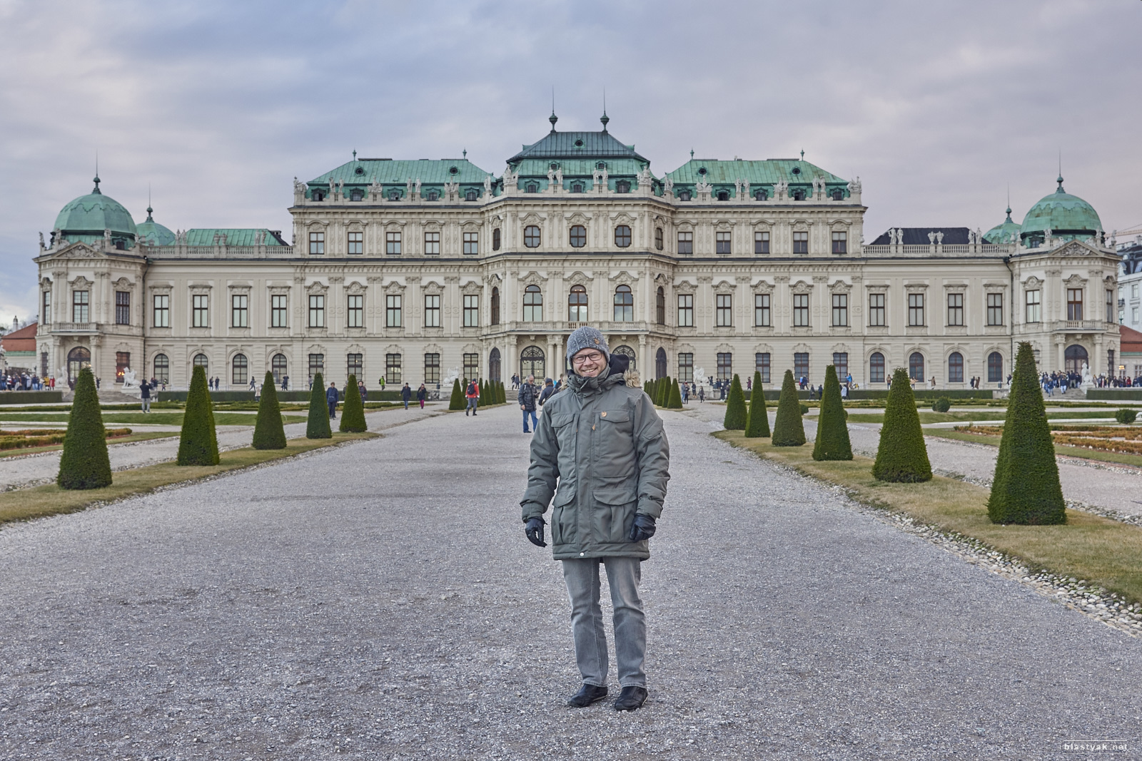 Me in front of Bellevue Palace