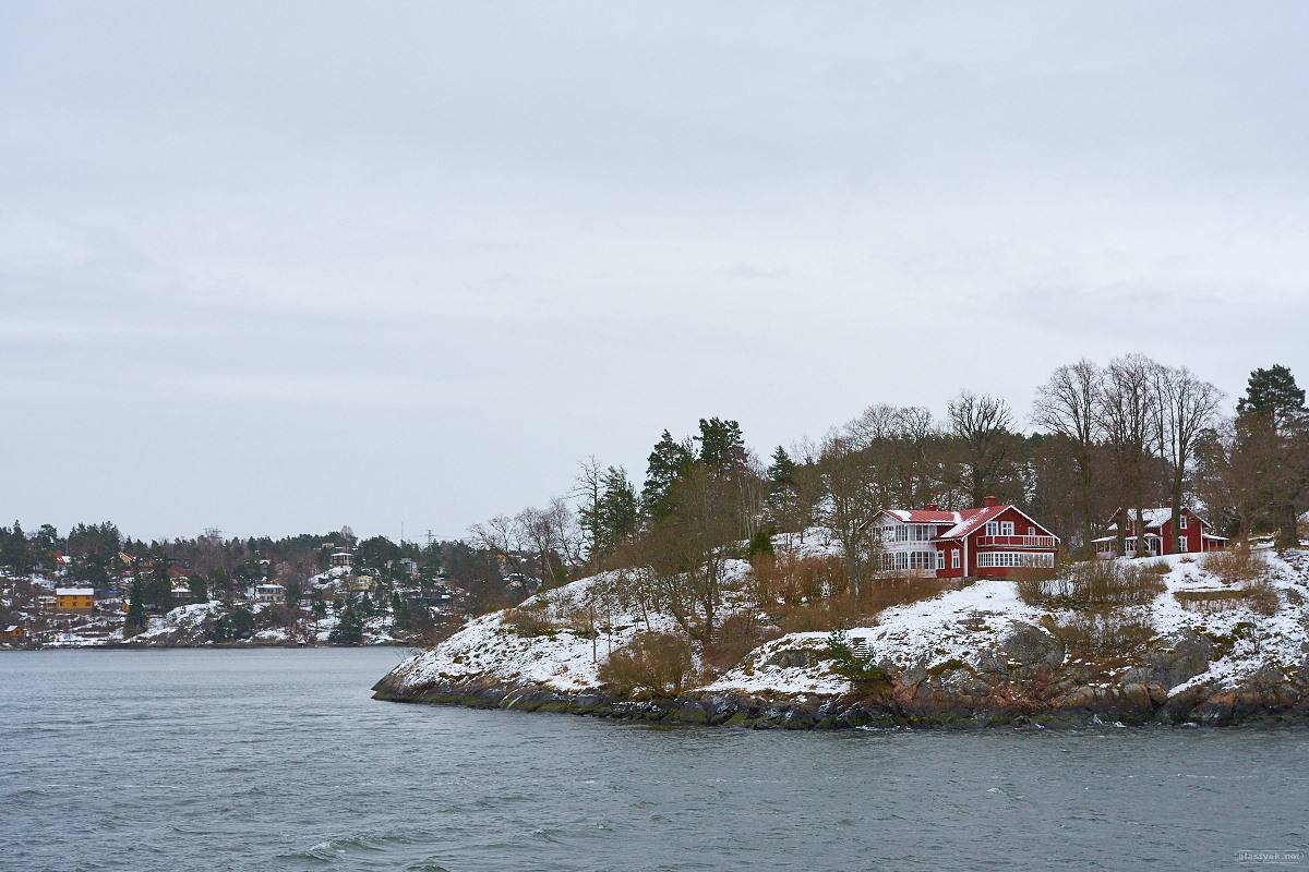 I love these red houses - this one is on the way to Vaxholm