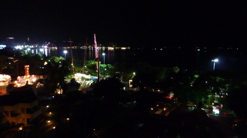 Ausblick auf den Strand bei Nacht