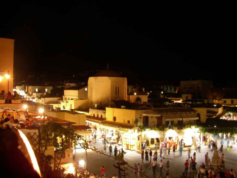 Rodos-Stadt bei Nacht